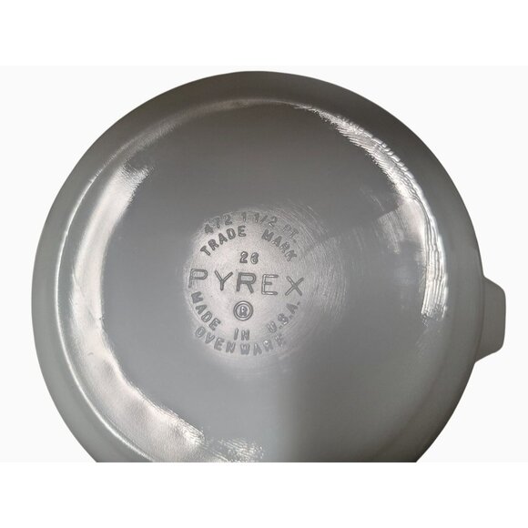 Vintage Pyrex 1 1/2 Quart Mixing Bowl With Brown Colonial Pattern - Picture 2 of 9